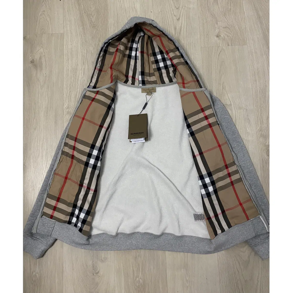 BURBERRY ZIP-UP SWEATER