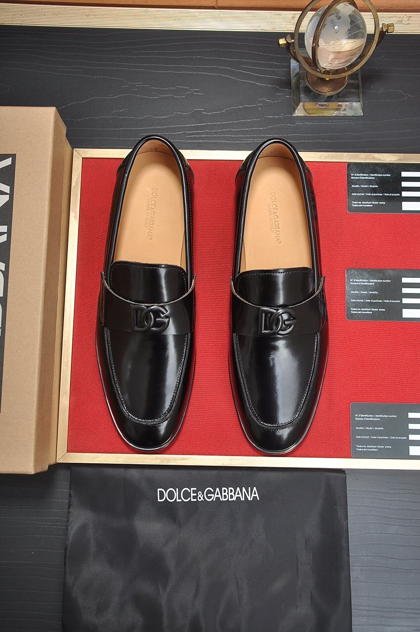 Dolce & Gabbana Leather Logo-Hardware Loafers