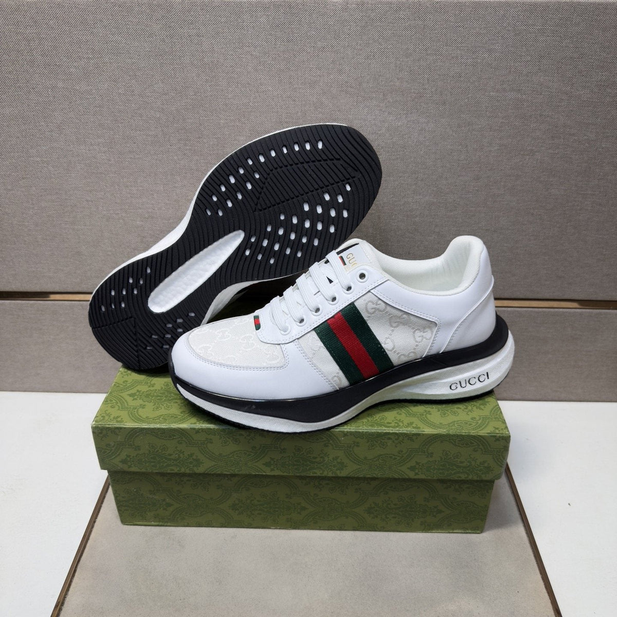 Gucci Stripe Low-Top Sneakers