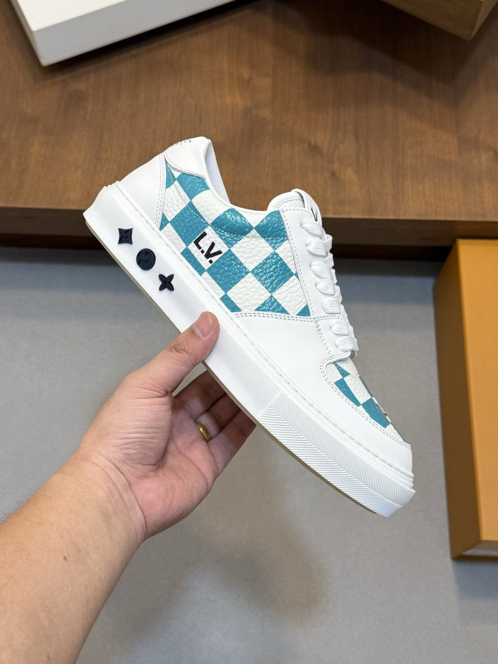 Louis Vuitton Checkerboard Low-Top Sneakers