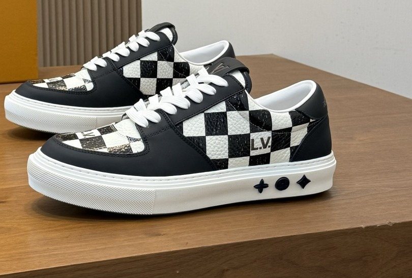 Louis Vuitton Checkerboard Low-Top Sneakers