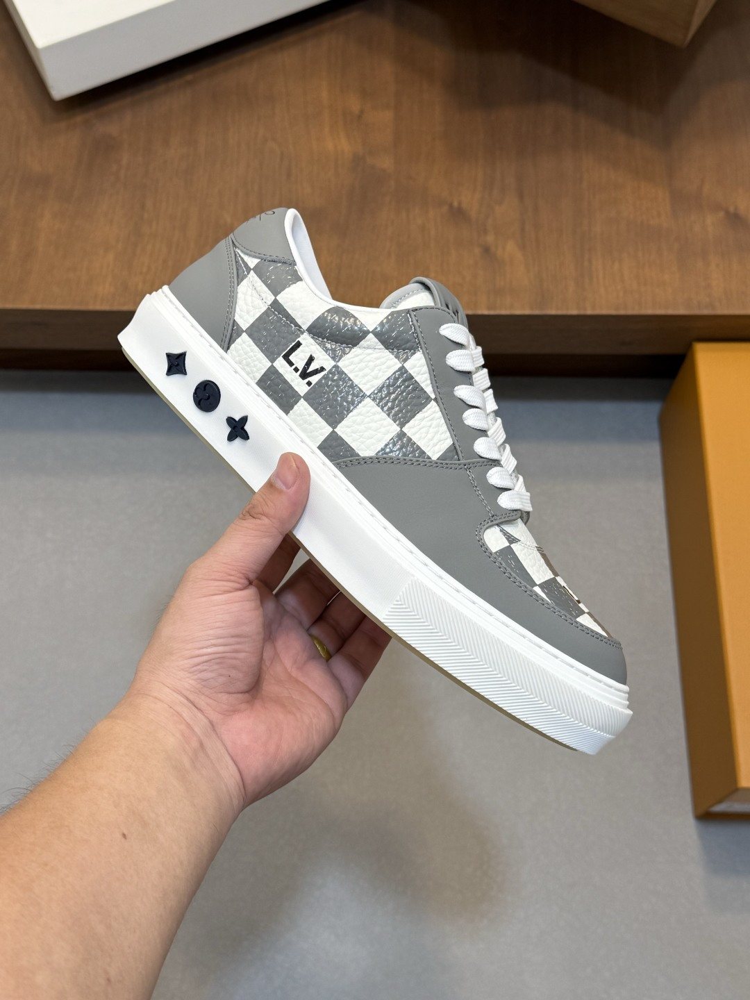Louis Vuitton Checkerboard Low-Top Sneakers