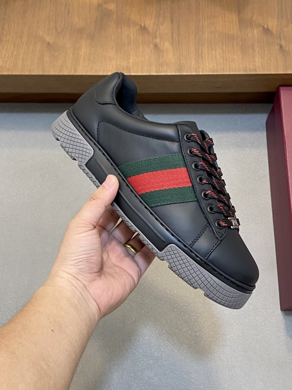 Gucci Stripe Low-Top Sneakers